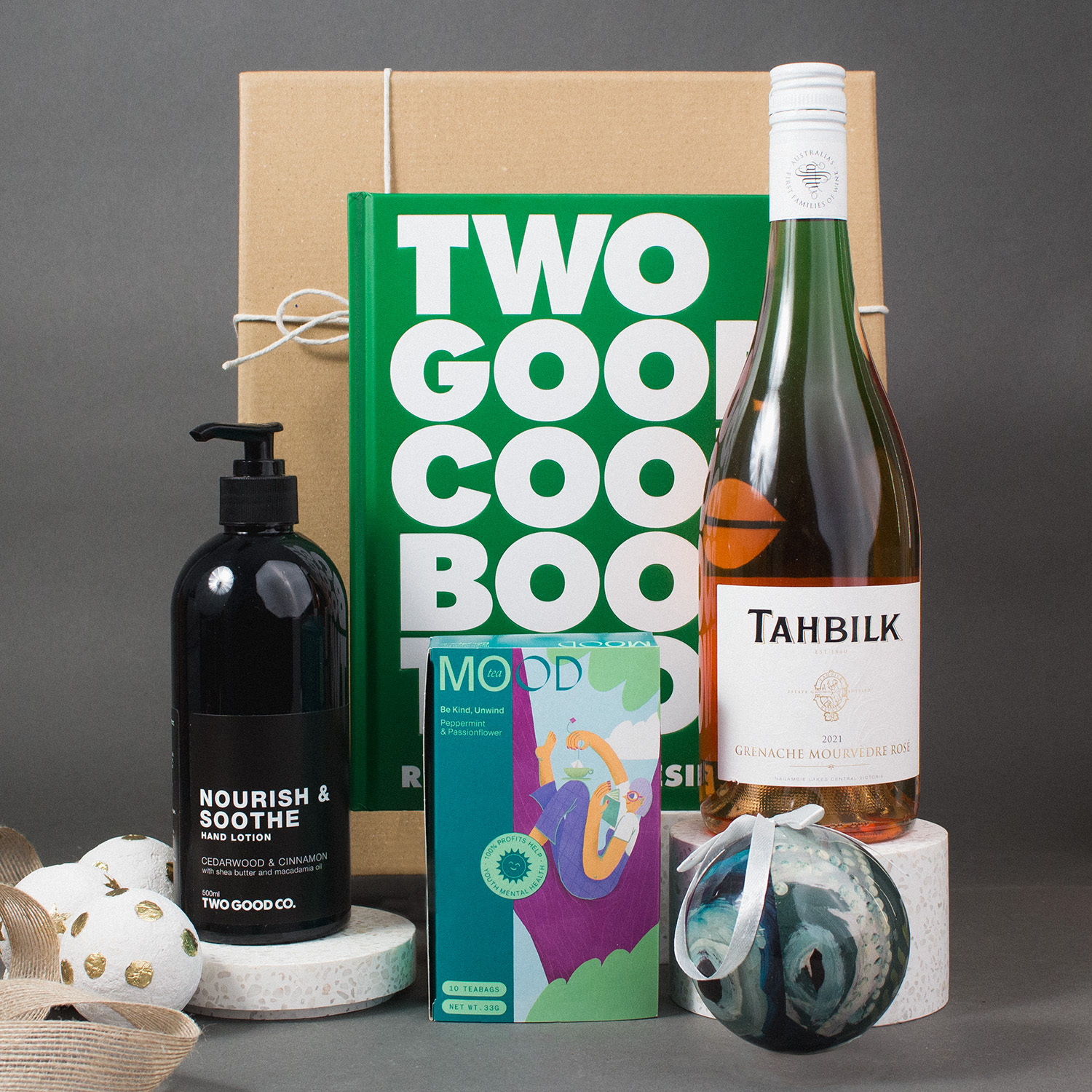 Two Good Pamper with Rosé Christmas Gift Hamper