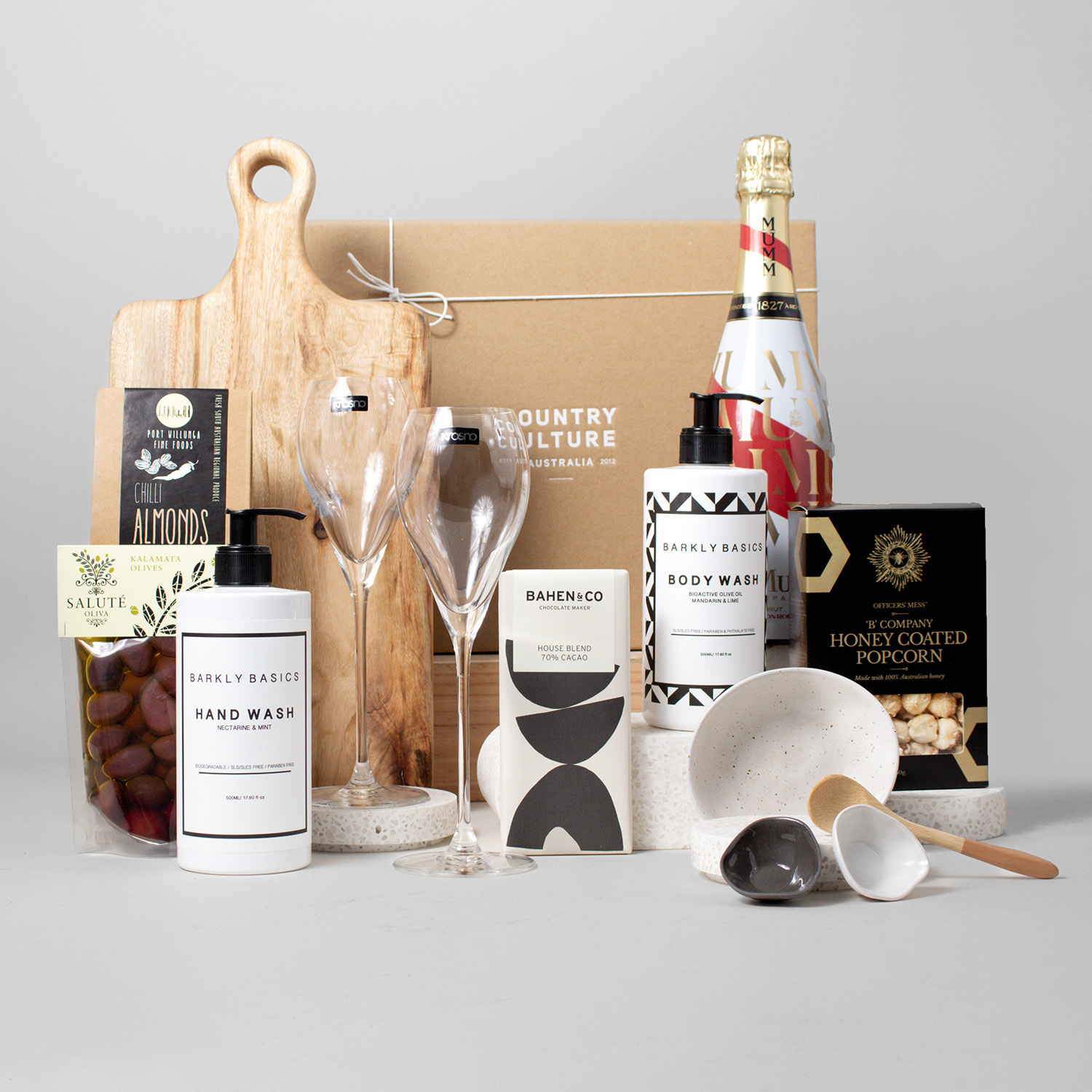 Photo of the Champagne Home Style hamper 