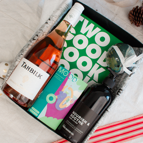 Two Good Pamper with Rosé Christmas Gift Hamper