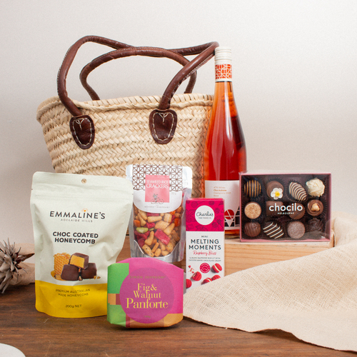 Deluxe Picnic Basket with Sweet Treats